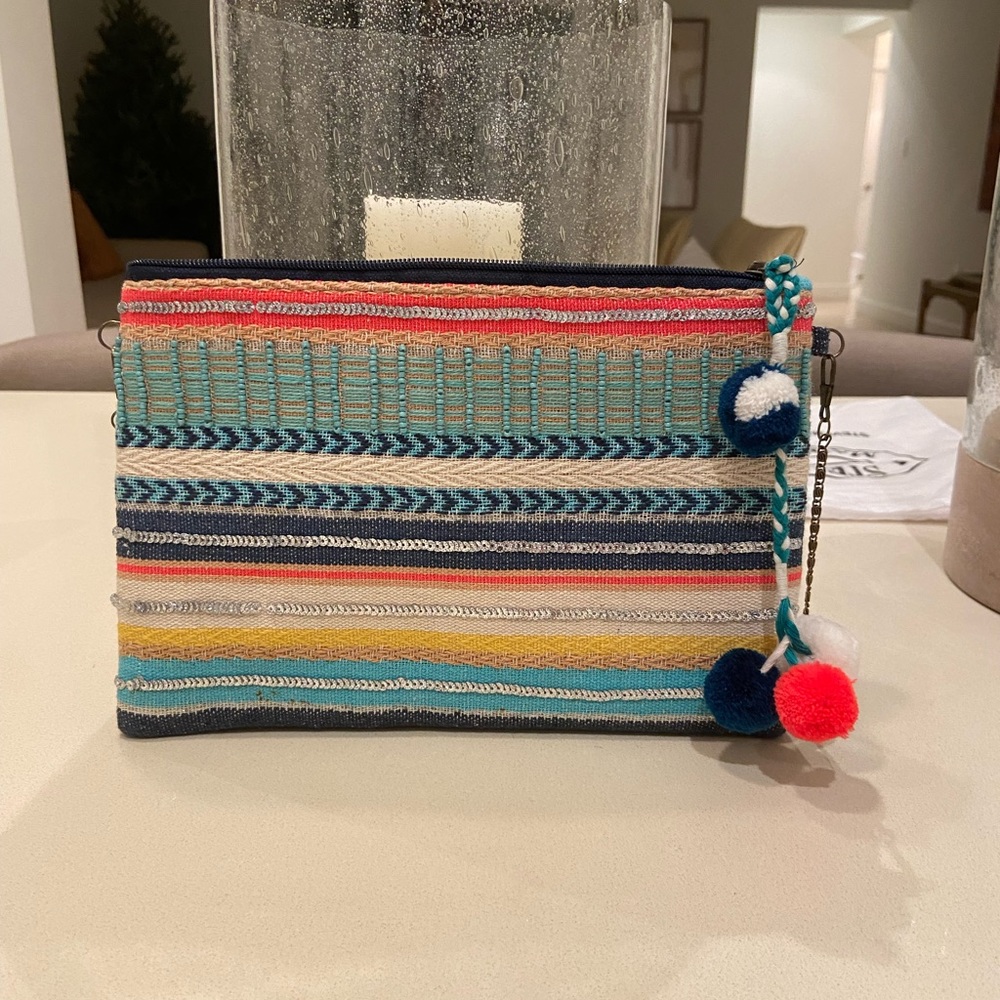 NEW Steve Madden pom-pom clutch